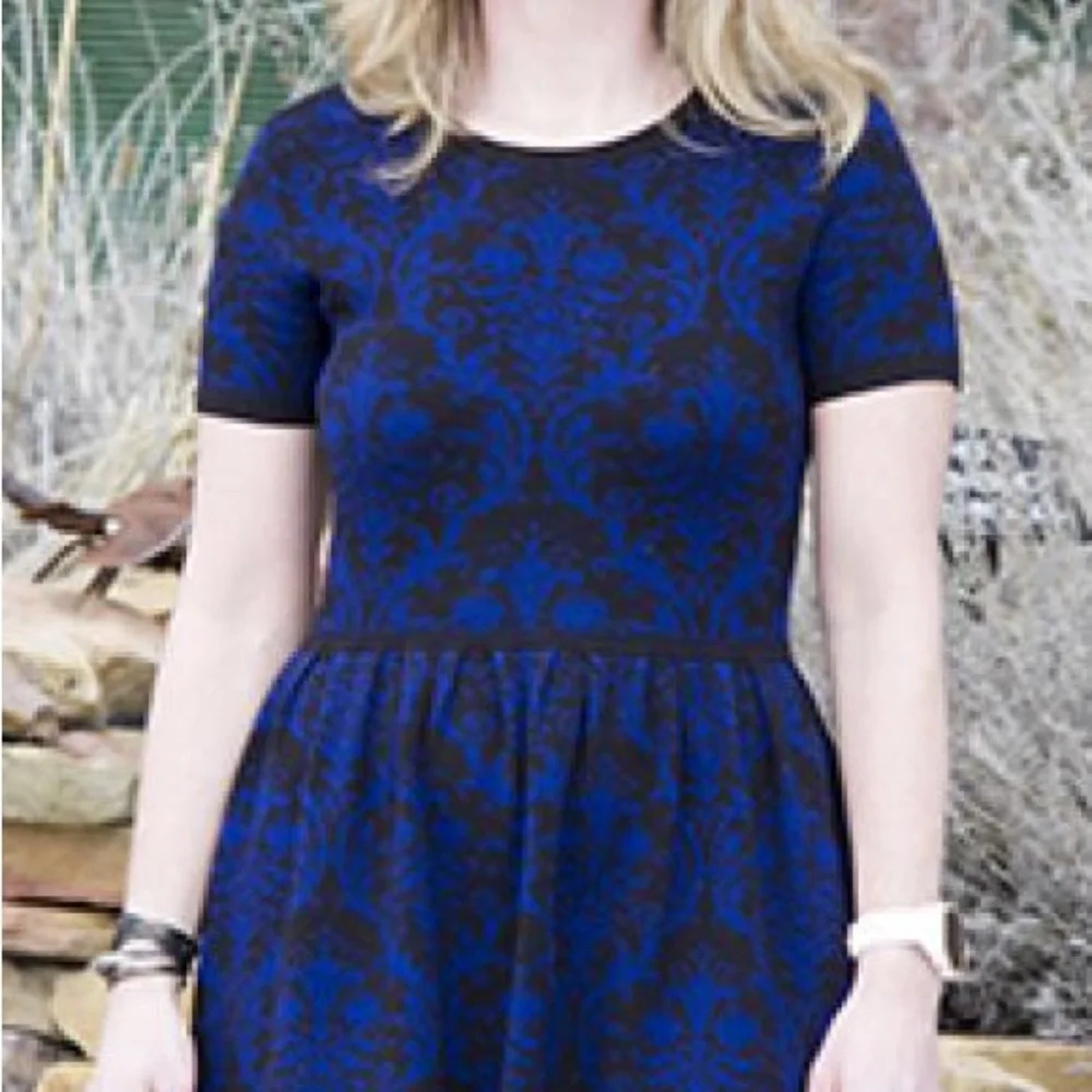 Romeo + Juliet Blue & Black Sweater Dress Sz Small - Picture 2 of 7
